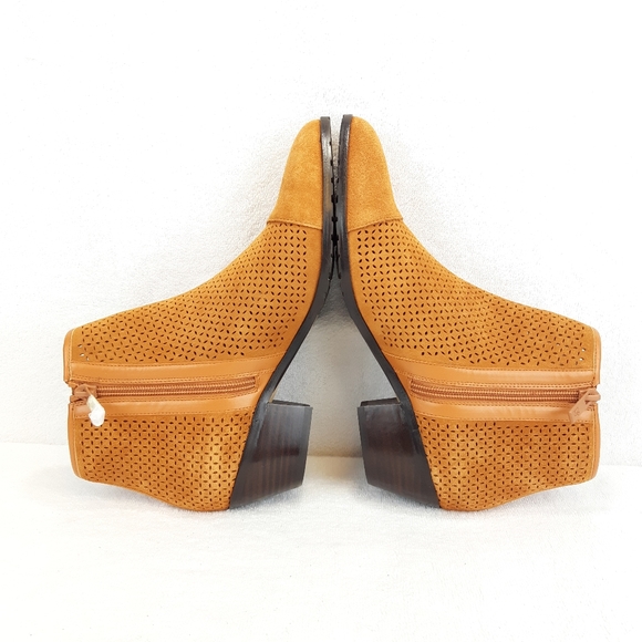 DONALD J PLINER DARIO SUEDE ANKLE BOOTIES - Picture 14 of 16